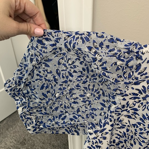 Ann Taylor petite womens size medium blue & white floral blouse with puff sleeve - Picture 3 of 6